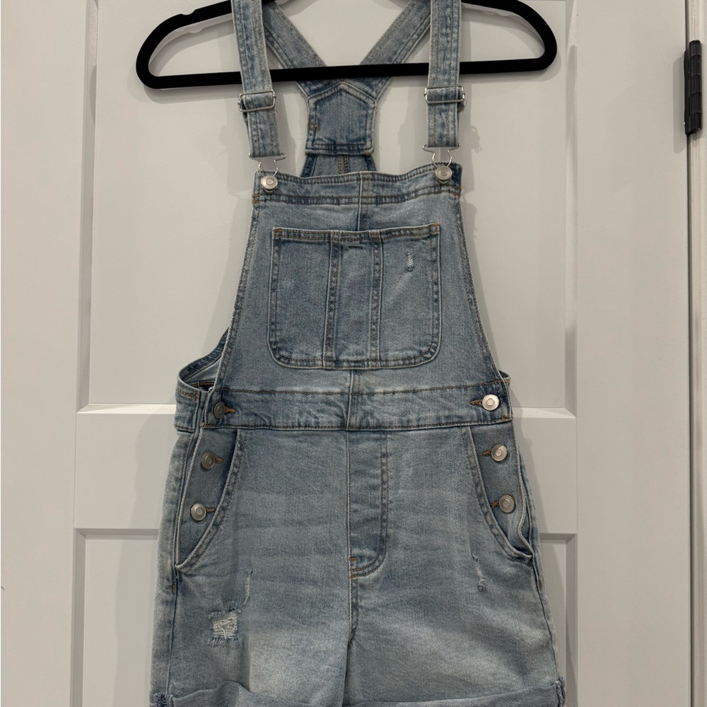 No Boundaries | Light Wash Denim Short Overalls, S (3–5)